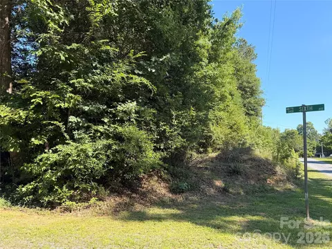 00 Sixth 850 Ave #850, New London, NC 28127