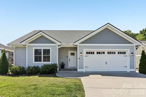 119 Olde Oak Way, Hendersonville, NC 28792