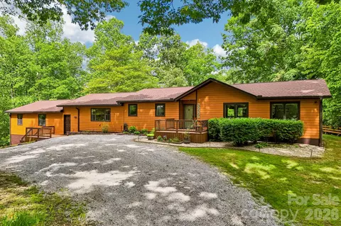 3229 N Bearwallow Rd, Hendersonville, NC 28792