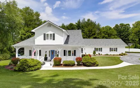 100 Perry Pl, Hendersonville, NC 28739