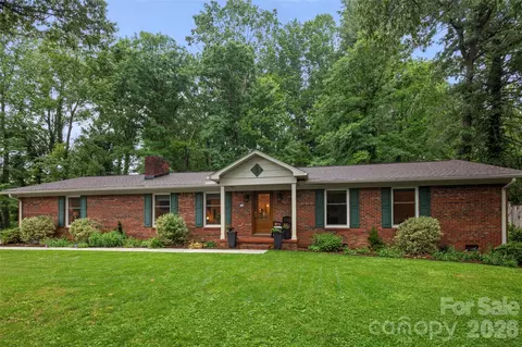 126 Mockingbird Dr, Hendersonville, NC 28792