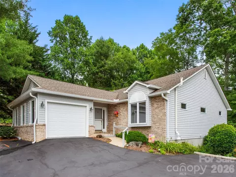 83 Laurel Ridge Pl, Hendersonville, NC 28739