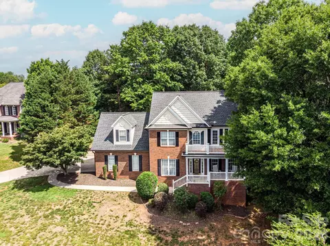 5700 Crown Ter, Hickory, NC 28601