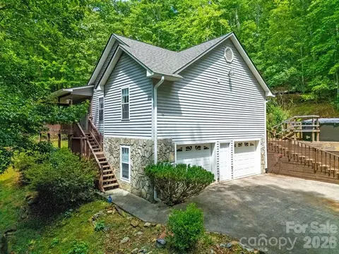 144 Lakeland Dr, Pisgah Forest, NC 28768