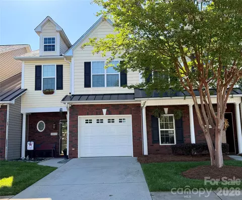 2010 Talbot Ln, Hickory, NC 28602