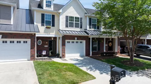 2010 Talbot Ln, Hickory, NC 28602