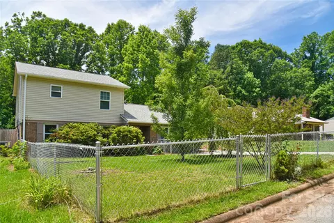115 Wicklow Dr, Asheville, NC 28806
