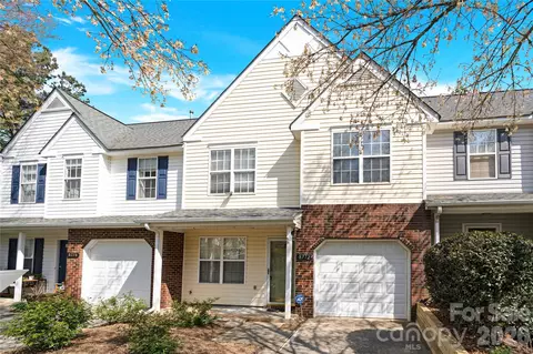 8772 Robinson Forest Dr, Charlotte, NC 28277