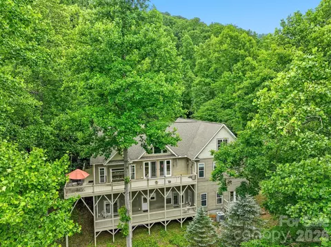 522 Silver Hawk Ln, Weaverville, NC 28787