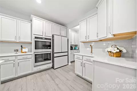 Kitchen - 1035 Beacon Ave, Monroe, NC 28110 photo 2 of 4
