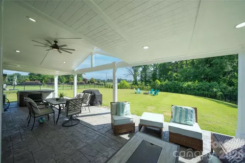 Exterior - 1035 Beacon Ave, Monroe, NC 28110 photo 5 of 7