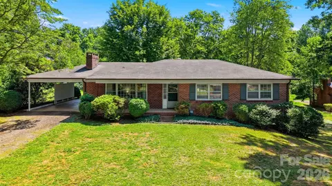 824 NE Powell Rd, Lenoir, NC 28645