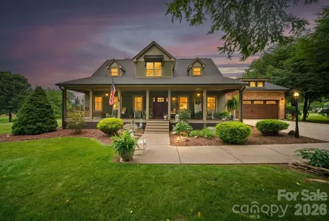 98 Garden Ln, Canton, NC 28716