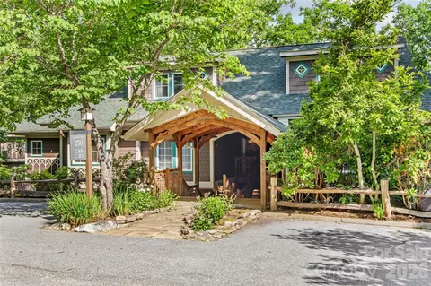 250 Creekside C102 Way #C102, Burnsville, NC 28714
