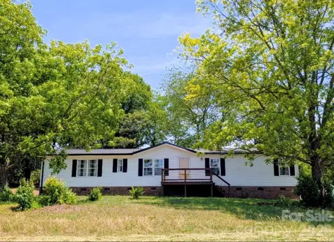 33 Honeysuckle Ln, Taylorsville, NC 28681