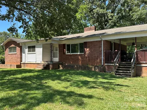 2939 Links Dr, Granite Falls, NC 28630