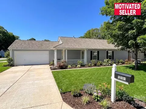 12151 Stewarts Crossing Dr, Charlotte, NC 28215