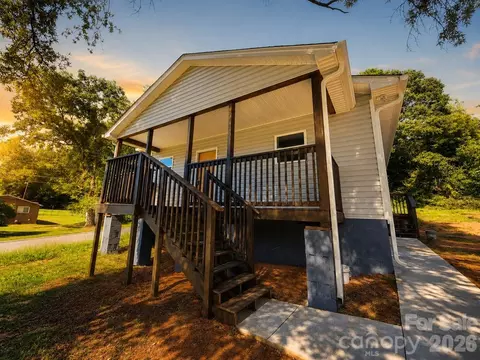 1105 8th St, Statesville, NC 28677
