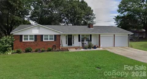 118 Douglas Heights Dr, Gaffney, SC 29341