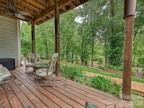 152 Lighthouse Rd, Mount Holly, NC 28120