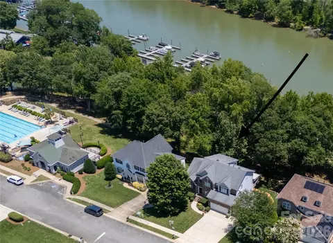 152 Lighthouse Rd, Mount Holly, NC 28120