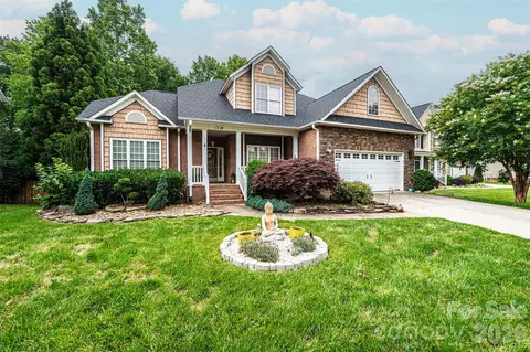 1718 30th Avenue Ne Pl NE, Hickory, NC 28601