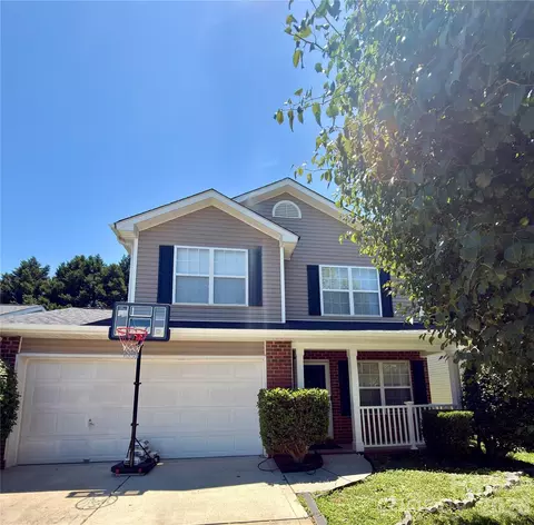 1135 Stonehenge Ln, Charlotte, NC 28216