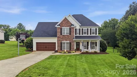 117 Heathrow Ln, Statesville, NC 28677