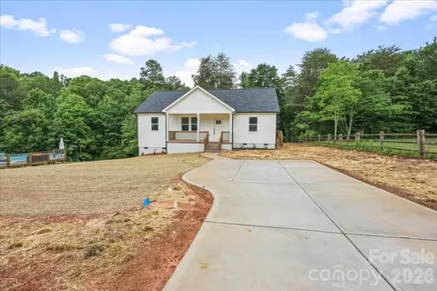 120 Whistling Pines Dr, Statesville, NC 28677