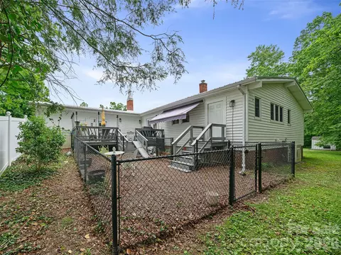 Exterior - 44 Hemlock Ave, Spruce Pine, NC 28777 photo 4 of 5