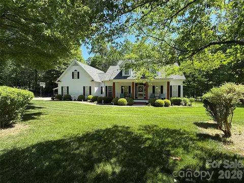 2230 Wedgewood Dr, Matthews, NC 28104
