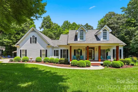 2230 Wedgewood Dr, Matthews, NC 28104