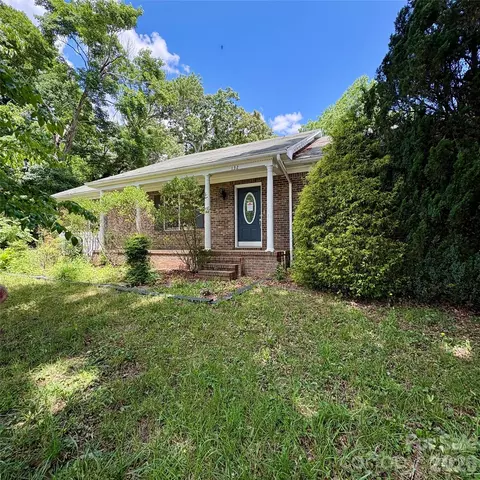 132 Haynes St, Hendersonville, NC 28791