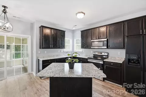 9021 Cedar Run Way, Charlotte, NC 28273