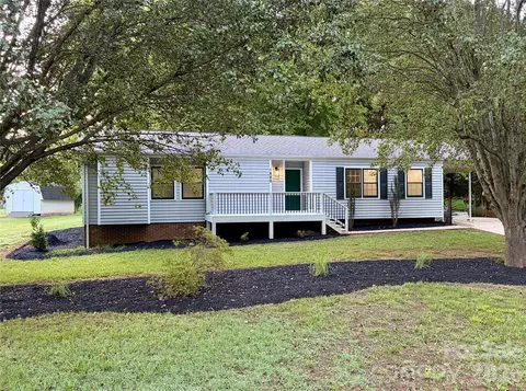 1880 Woodridge Cir, Hickory, NC 28602