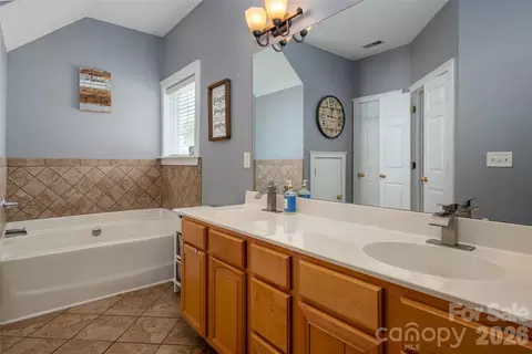 Bath - 2009 Oakstone Dr, Monroe, NC 28110 photo 1 of 3