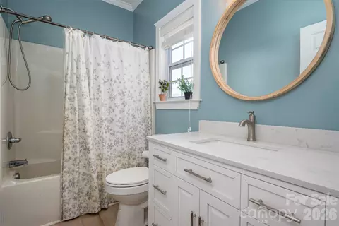 Bath - 2009 Oakstone Dr, Monroe, NC 28110 photo 2 of 3