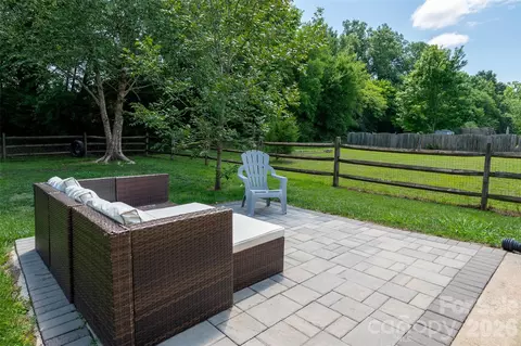 Exterior - 2009 Oakstone Dr, Monroe, NC 28110 photo 4 of 5