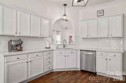 Kitchen - 2009 Oakstone Dr, Monroe, NC 28110 photo 2 of 3