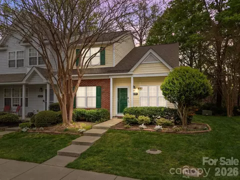 8230 Rudolph Rd, Charlotte, NC 28216