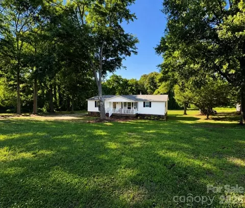 428 E Club Dr, Gastonia, NC 28054
