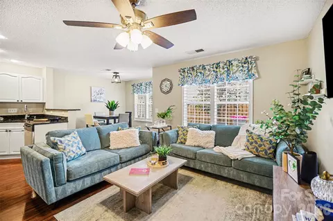 9725 Mattforest Cir, Charlotte, NC 28277
