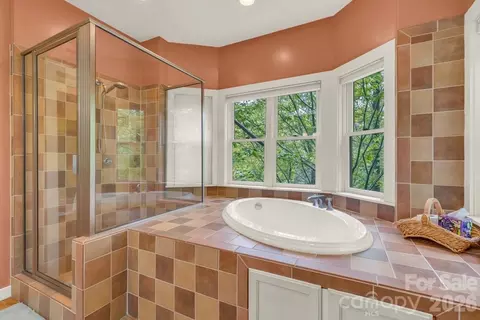 Bath - 1590 Shulls Mill Rd, Boone, NC 28607 photo 5 of 6