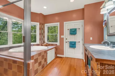 Bath - 1590 Shulls Mill Rd, Boone, NC 28607 photo 3 of 6
