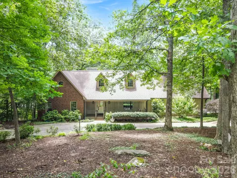 2150 9th Nw St NW, Hickory, NC 28601