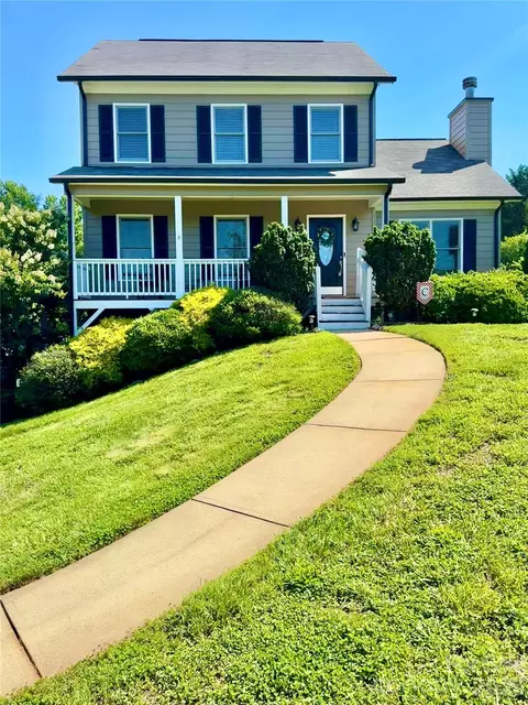1688 Buffett Cir, Hickory, NC 28602