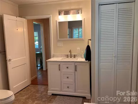 Bath - 21 Byrd Ln, Brevard, NC 28712 photo 1 of 2