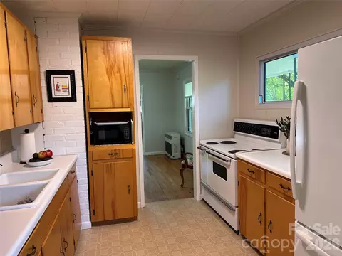 Kitchen - 21 Byrd Ln, Brevard, NC 28712 photo 2 of 2