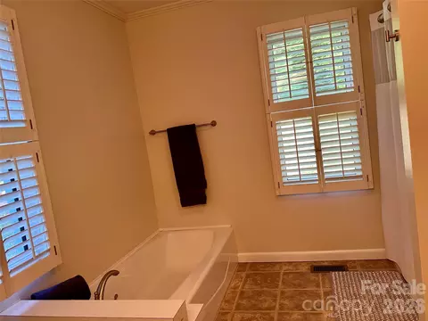 Bath - 21 Byrd Ln, Brevard, NC 28712 photo 2 of 2