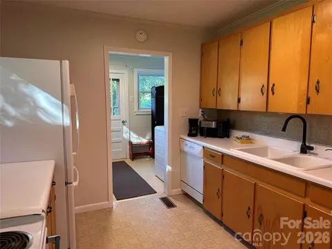 Kitchen - 21 Byrd Ln, Brevard, NC 28712 photo 1 of 2